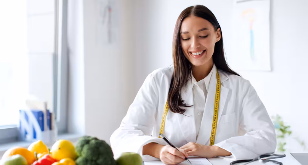 Médico em consulta com paciente
