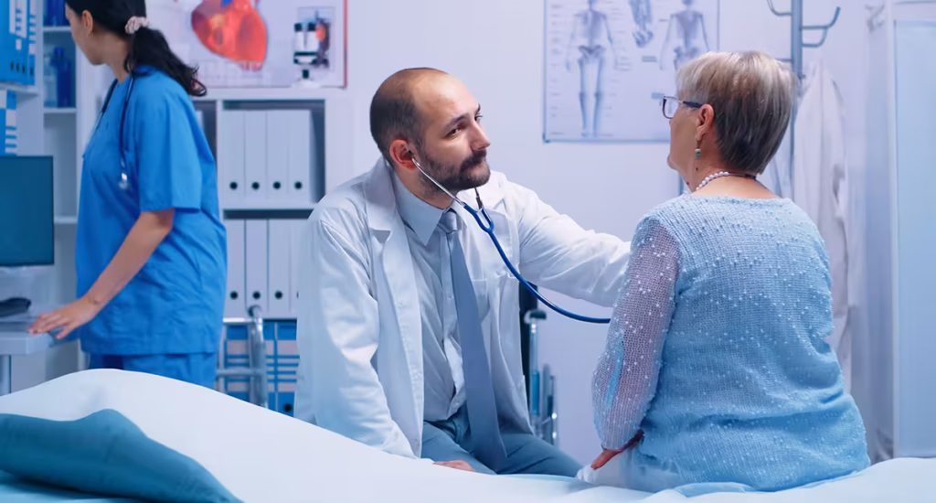 "Paciente em consulta com cardiologista em São Paulo"