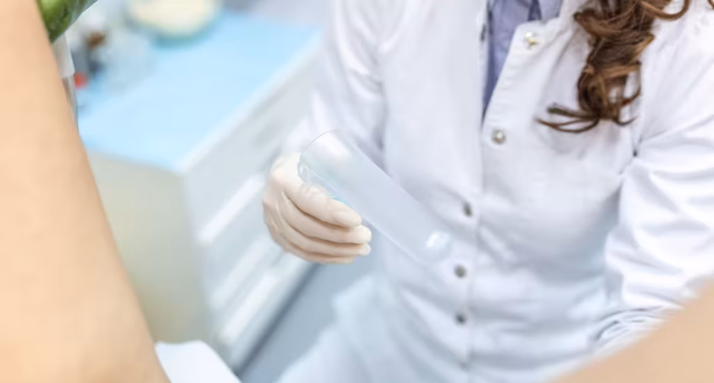 exame preventivo feminino papanicolau sendo realizado em clínica