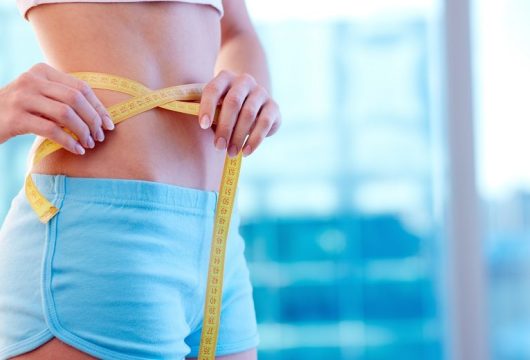 mulher-barriga-fita-emagrecer